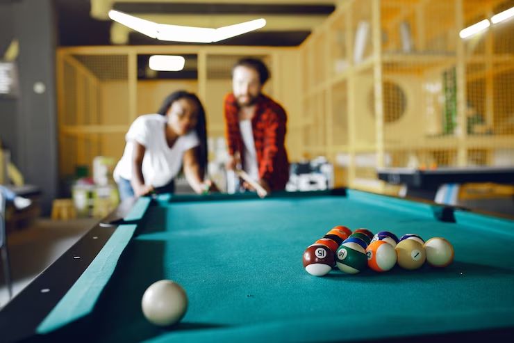 Indoor Snooker Game Room at Orizzonte Baner Sus